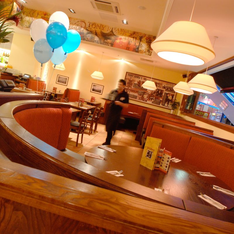 Tony Roma's Wide shhot